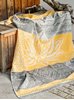Bild von Plaid-Decke Lotus in gelb/grau von The Spirit of OM